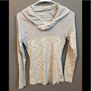 Long sleeves with hood